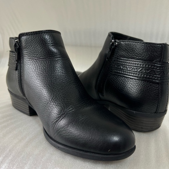Clarks Womens Shoes 6M Black Ankle Boots Work Business Casual Leather Comfort - Picture 9 of 15